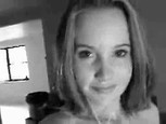 Striptease d'une jolie fille