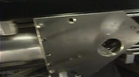 Gros plan sur une chatte qui se fait défoncer par une fucking machine