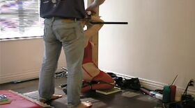 La soumise se fait dompter par son maître et son martinet