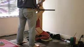 La soumise se fait dompter par son maître et son martinet