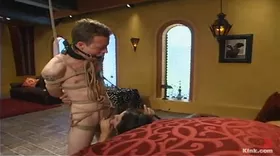 Le soumis pénètre sa maîtresse avant de se faire sodomiser