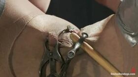 Séance sm vraiment trash pour une femme dominée docile