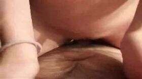 Un jeune femme rousse qui sait calmer son envie de baiser