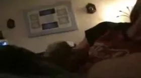 Masturbé par sa copine qui a l'habitude de branler des queues