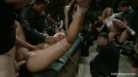 La soumise se fait démonter par des pervers