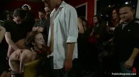 Soumise offerte à un groupe de pervers
