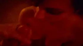 Petite suceuse de bite qui n'aime pas le sperme