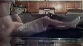 Film d'un couple qui s'exhibe avec ejaculation