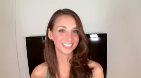 She sucks a cock and gets a mouthful of cum