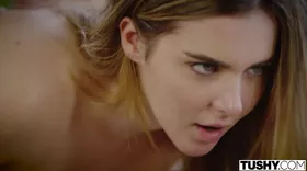 Belle aux gros seins en double pénétration