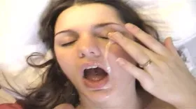 Jeune couple mignon partage sa sextape