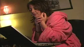 Charmante nana doigtée et pénétrée en sextape amateur