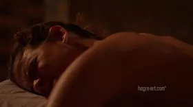 Massage tantrique entre femmes avec stimulation vaginale orgasmique
