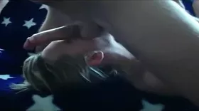 Ejac faciale après une gorge profonde bien hard