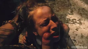Psychopathe violent avec des jeunes femmes dans sa cave sordide