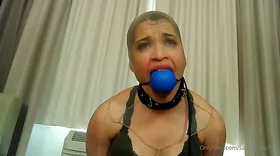Sammi Starfish va se faire défoncer dans un plan bondage