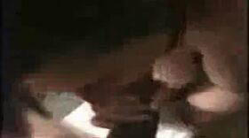 Filmée à genoux devant son homme en train de le pomper