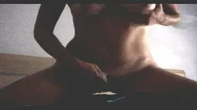Caresses et masturbation d'une mustienne