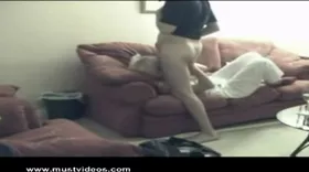 Couple anglais baise dans son salon