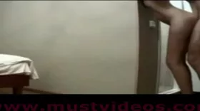 Prendre sa femme contre un mur