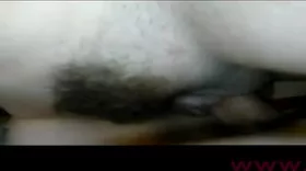 Elle a la chatte qui mouille bien