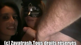 Foutre en bouche pour la blonde masquée qui suce près de Glory Zavatrash
