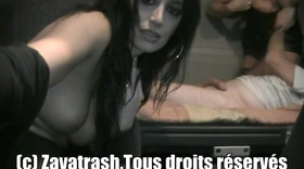 Glory Zavatrash seins nus pompe un chauffeur dans la cabine de son camion