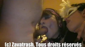 Bite partagée avec une trans en résille pour Glory Zavatrash masquée