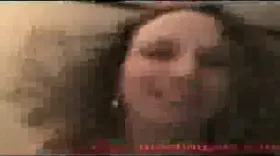Video X avec une coquine qui simule son plaisir