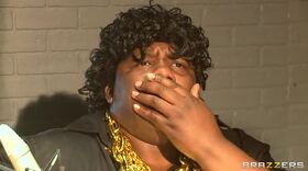 Une rockstar se fait sucer dans les studios