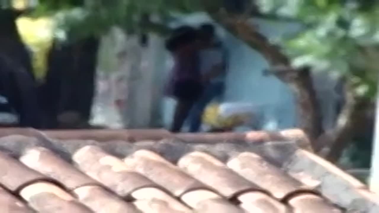 Video voyeur filmant un couple qui baise en pleine rue ! photo