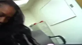 Sucette magistrale de la part de deux black très gourmandes
