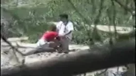 Une fellation en plein air captée par un voyeur