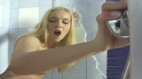 Il défonce la femme de ménage de son grand père