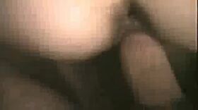 Femme mince et son beau boule se fait astiquer