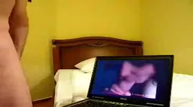 A jerk-off from a guy who sprays live